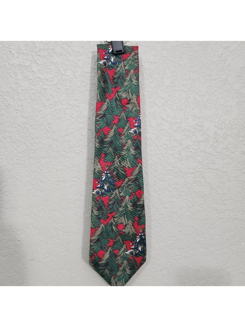 Dillards Christmas Tree Forest Silk Tie Red & Green Holiday Design Made In USA
